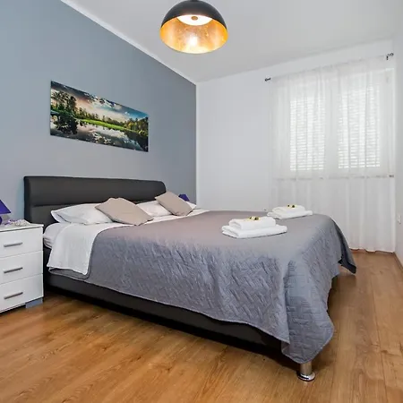 Ella Apartment