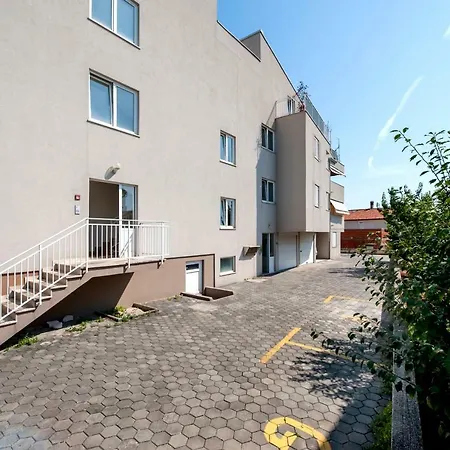 Ella Apartment *